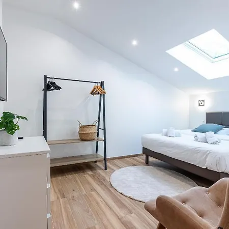 Trois Pieces Cozy N14 *